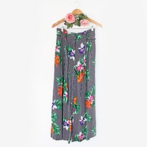 Flowy & floral pin stripe pants 💐